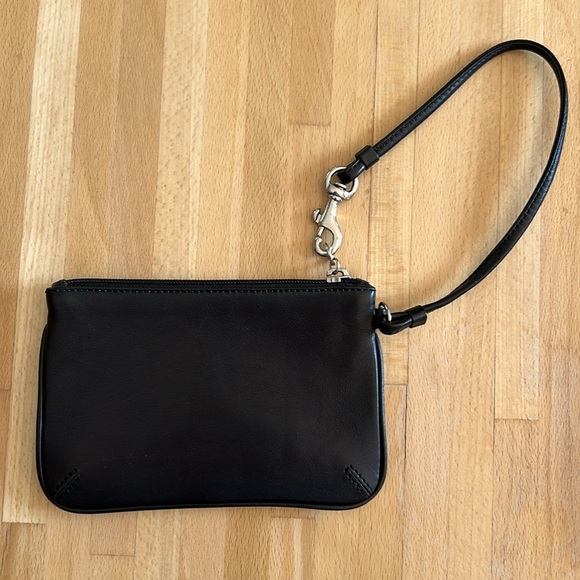 Coach wristlet- like new condition - Picture 3 of 4